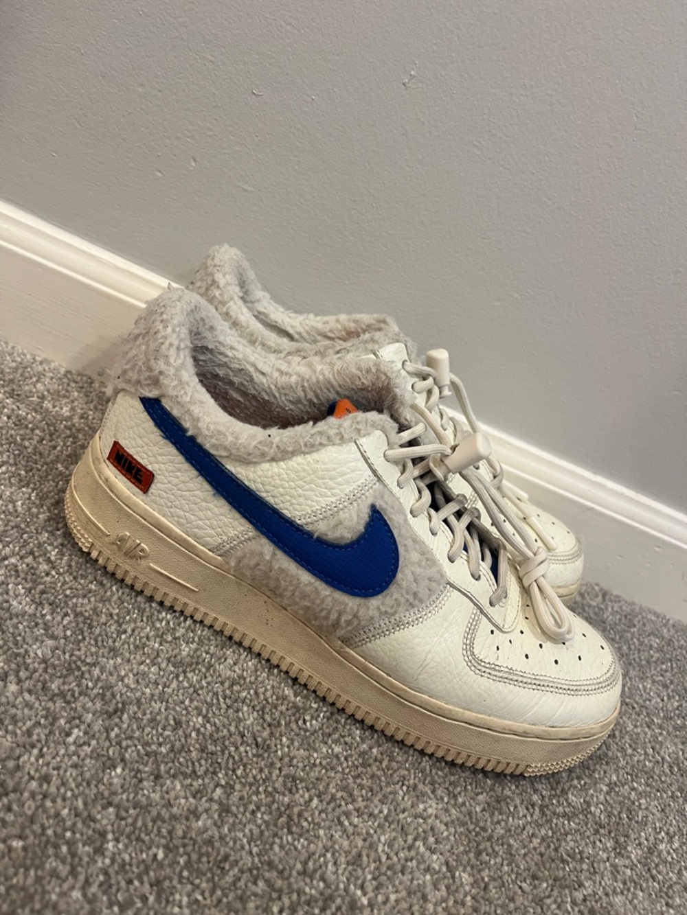 Nike Cream & Blue Low-Top Sneakers with Shearling